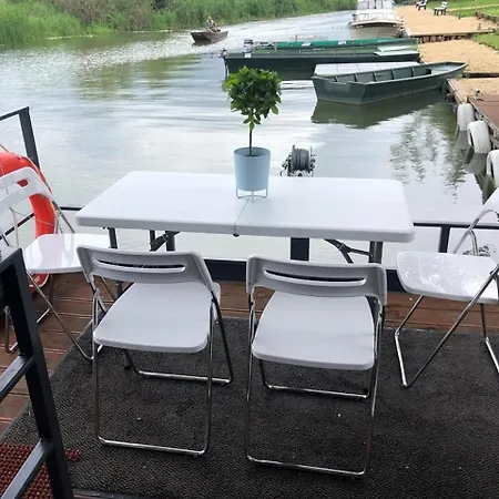 Uszohaz Botel Tiszafured