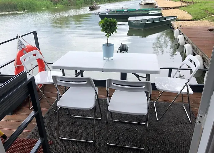 Steg Uszohazak Botel Tiszafüred